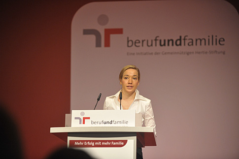 Bundesfamilienministerin Kristina Schrder - Zertifikatsverleihung 2010